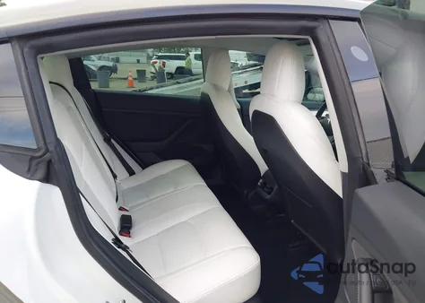 2022 Tesla Model 3 Long Range Dual Motor All-Wheel Drive z USA, uszkodzony, nr VIN 5YJ3E1EB2NF137402